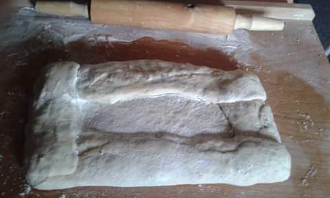 Kombe -töltött kenyér elkészítésének 1. lépése