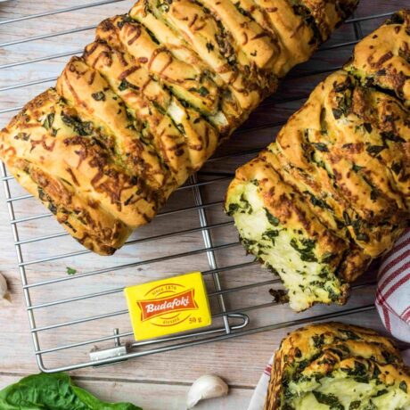 Spenótos Pull Apart Bread